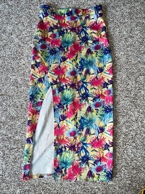 Fashionline Psychedelic Floral Print Midi Skirt with Side Slit – Size S